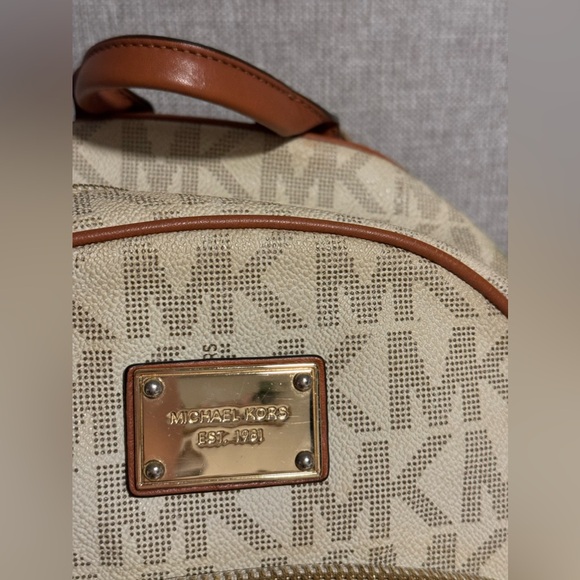 Michael Kors Monogram Jet Set Backpack - Picture 4 of 15